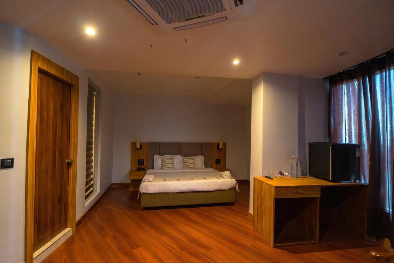 Emerald Hotel Aizawl Exterior photo